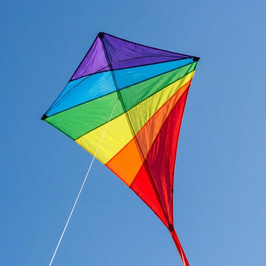 Wikz Ventus regnbue drage i klassisk diamantform, vist i himlen