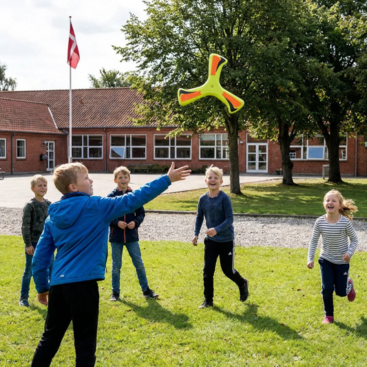 Børn kaster med Wikz EVA Skum boomerang