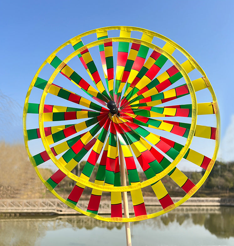 Wikz Twista Colorwheel vindhjul i gul og grøn, vist i natur