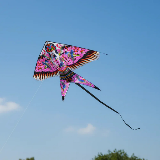 Wikz Weifang Drage i pink og blå design, flyvende mod klar blå himmel